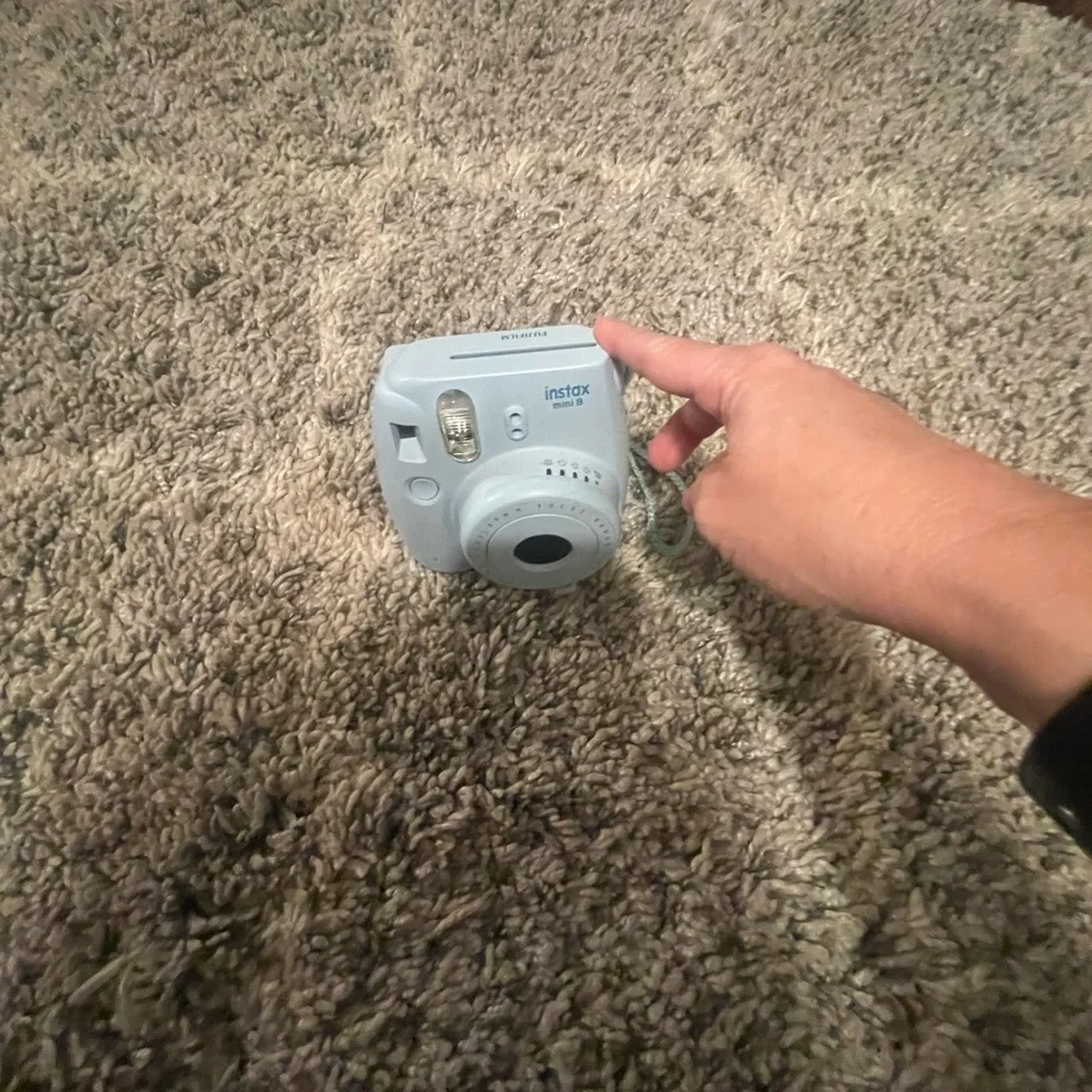 Fujifilm instax mini 8 lens 60mm, focus range 0.6m. Instant print